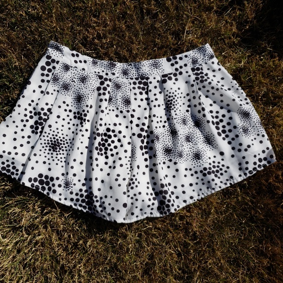 J.O.A polka dot pleated shorts - Picture 4 of 4